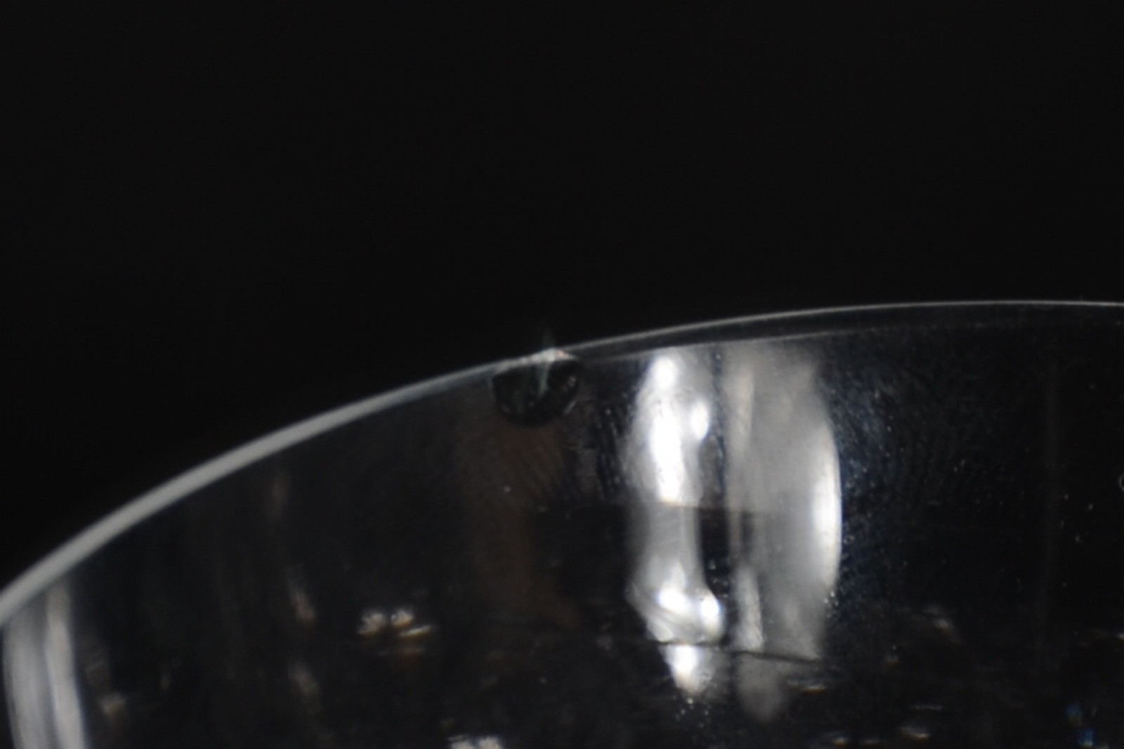 Serviço de cristal facetado, composto de: 10 para água, 8 para vinho... - foto 4 de 6