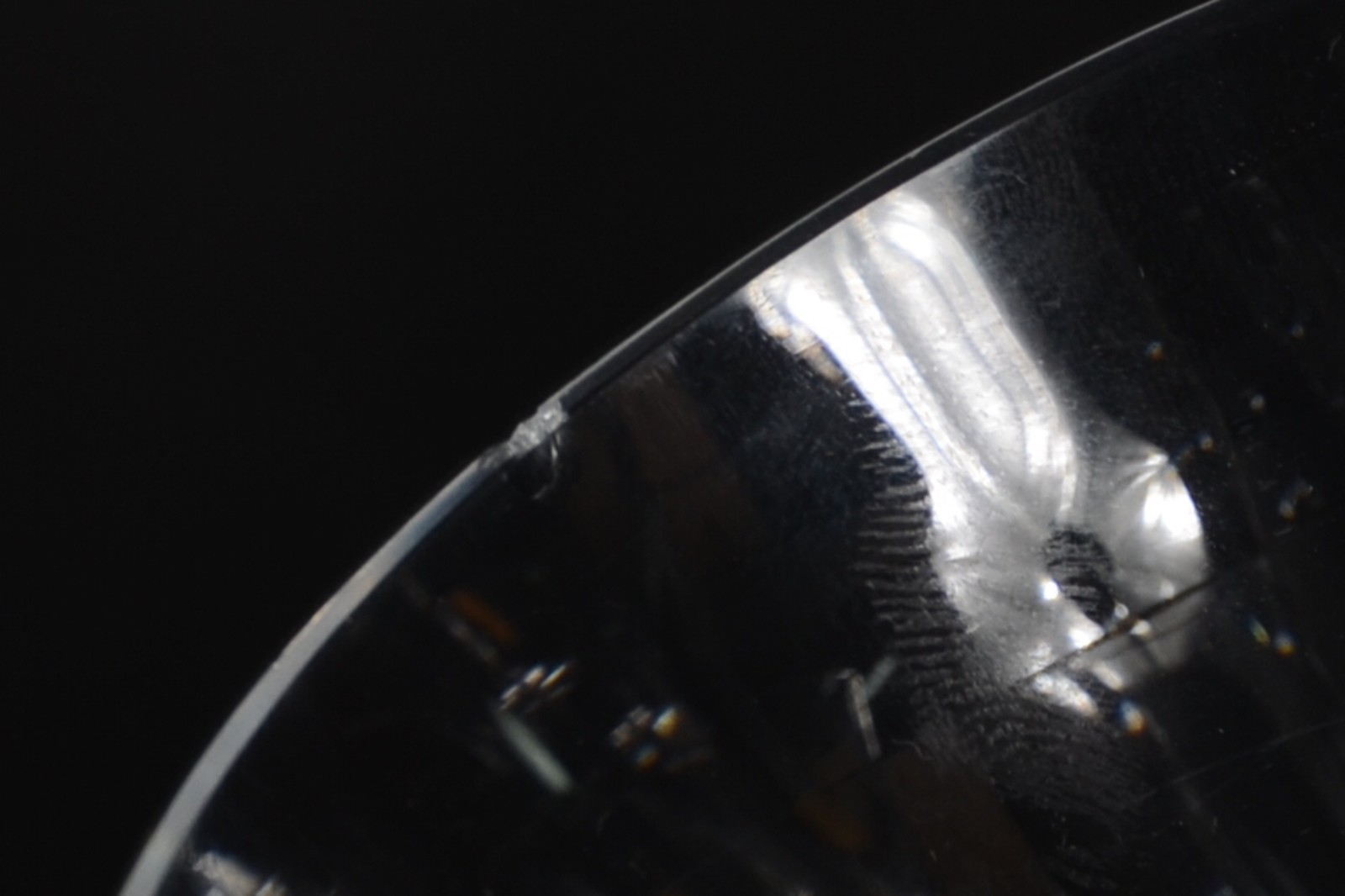 Serviço de cristal facetado, composto de: 10 para água, 8 para vinho... - foto 5 de 6