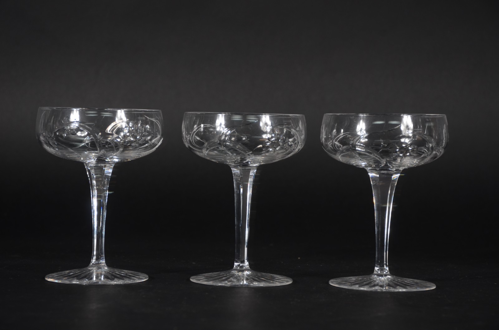 Conjunto com 3 taças para champagne de cristal, estilo Art Nouveau... - foto 1 de 2