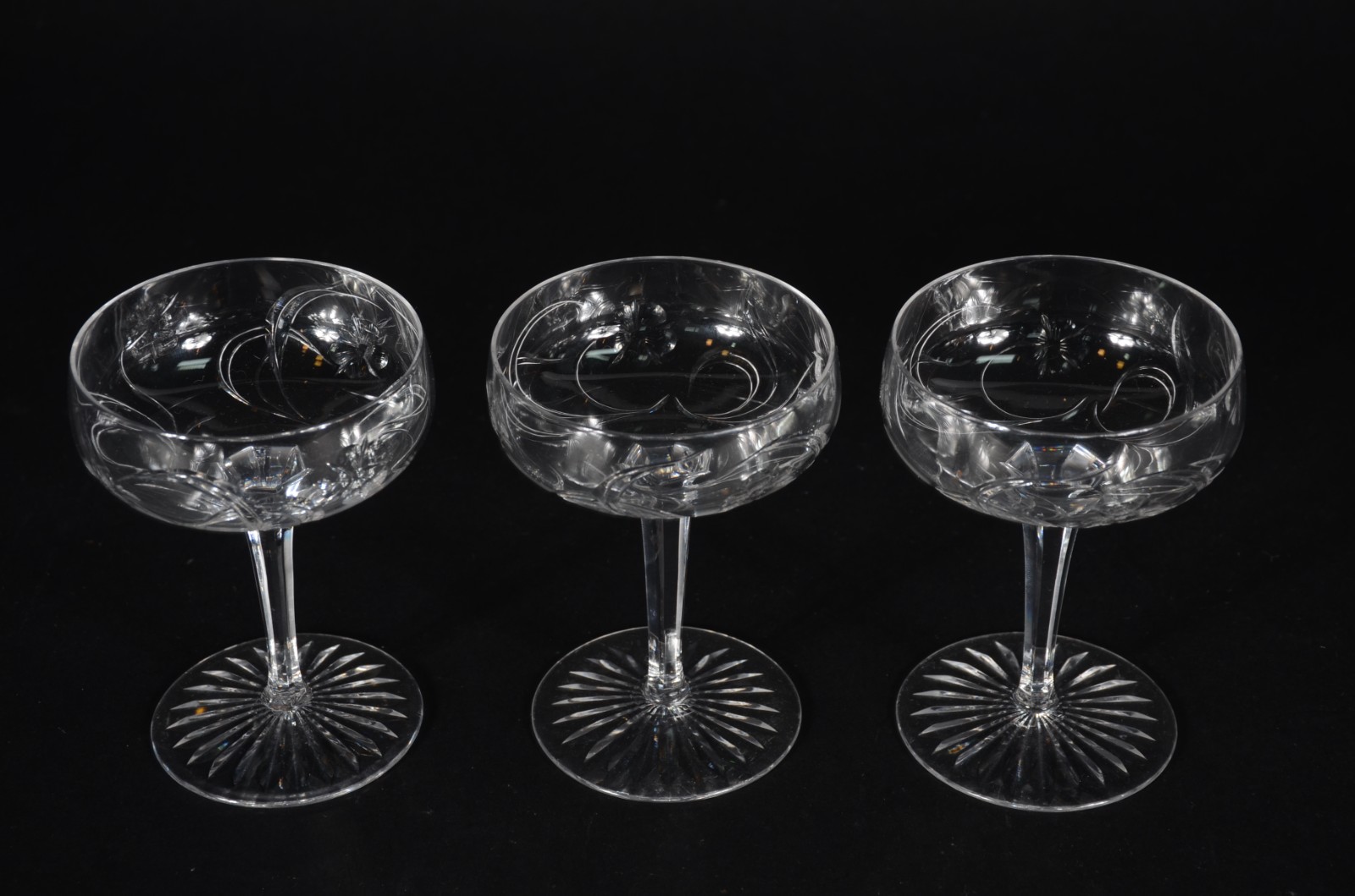 Conjunto com 3 taças para champagne de cristal, estilo Art Nouveau... - foto 2 de 2