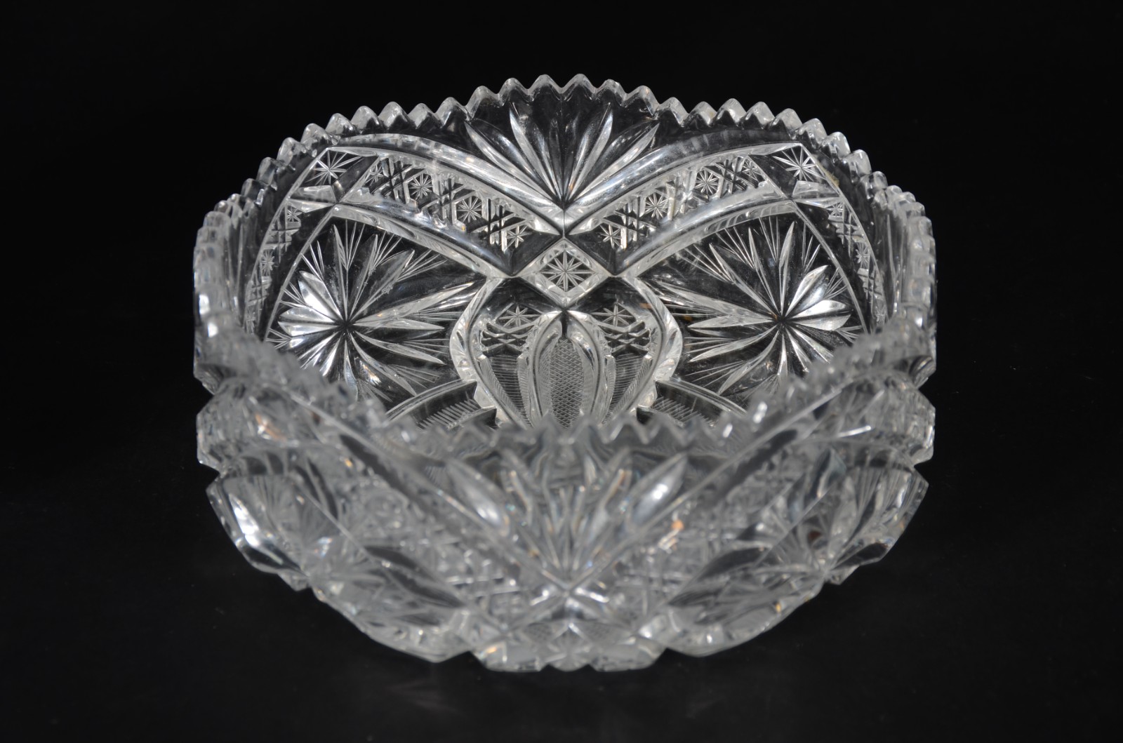 Duas peças de cristal, sendo: vaso e bowl de cristal lapidado com... - foto 4 de 5