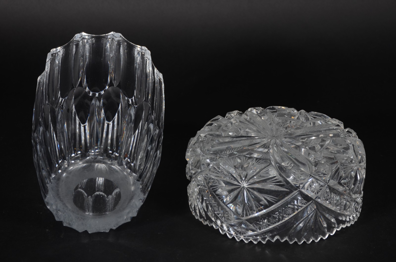 Duas peças de cristal, sendo: vaso e bowl de cristal lapidado com... - foto 5 de 5