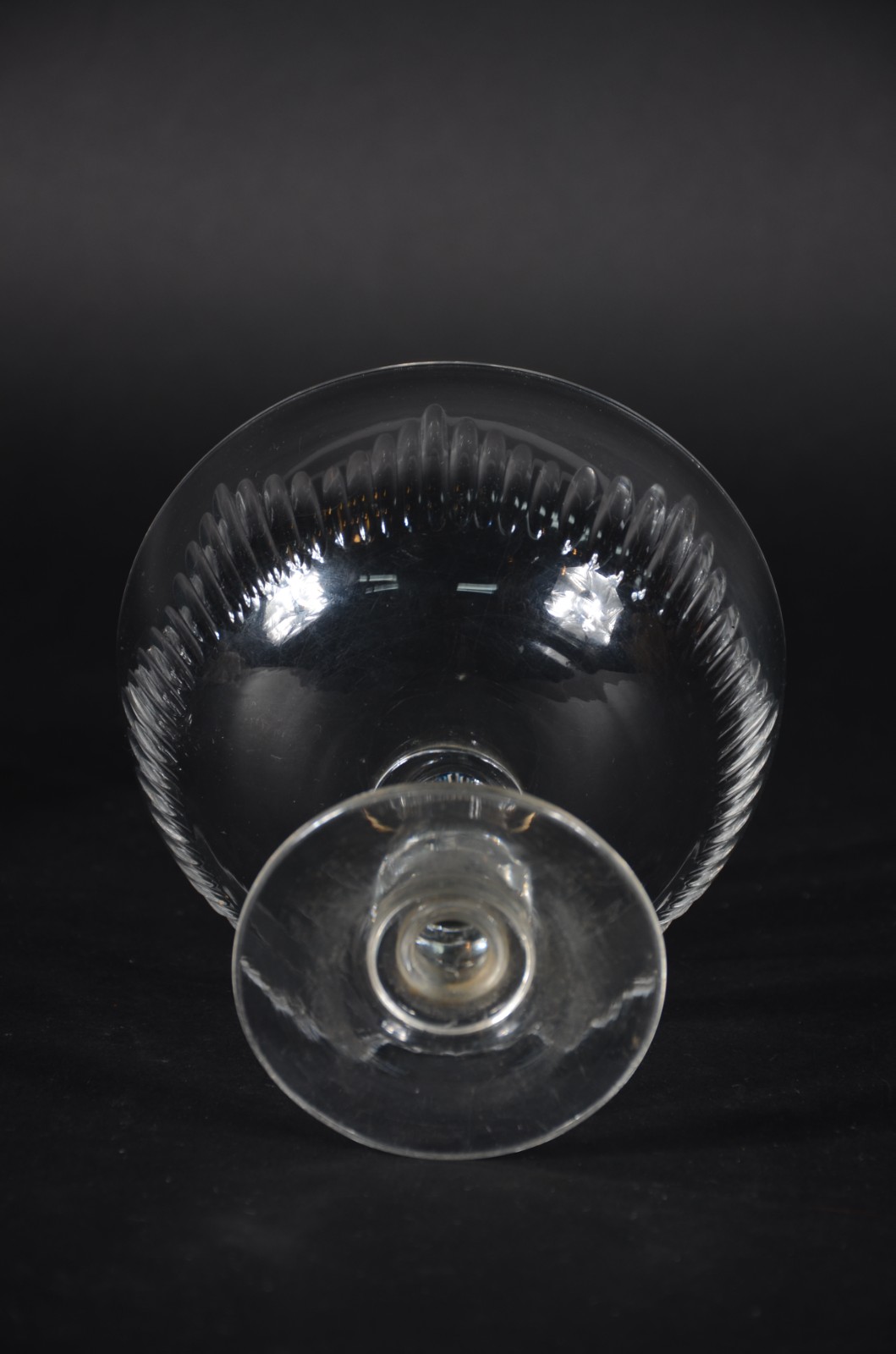 Compoteira de cristal europeu lapidado em gomos. - foto 4 de 5