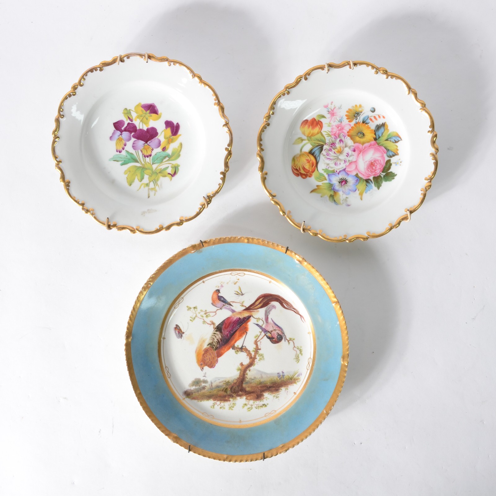 Conjunto com três pratos diversos de parede de porcelana francesa... - foto 1 de 5