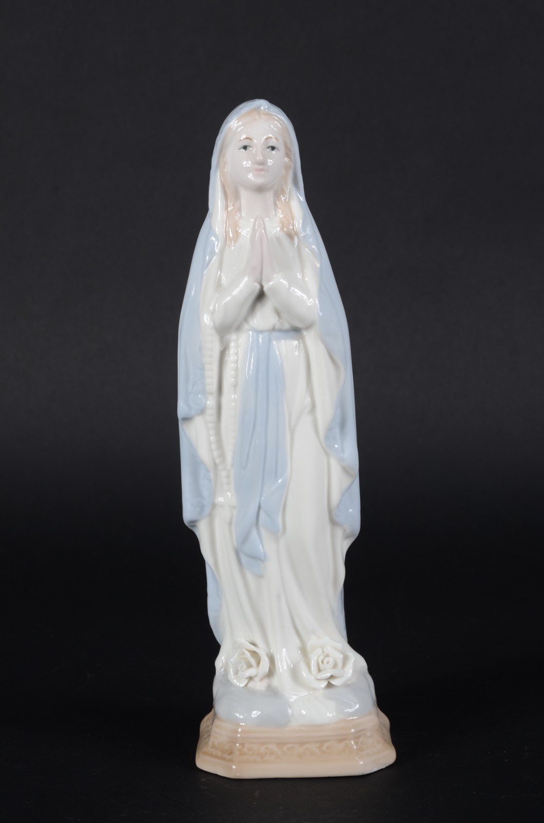 Escultura de porcelana policromada representando Virgem Maria. - foto 2 de 7