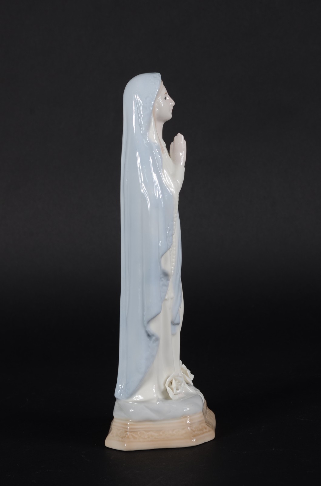 Escultura de porcelana policromada representando Virgem Maria. - foto 7 de 7