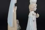 Duas esculturas de porcelana policromada, uma d... - Duas esculturas de porcelana policromada, uma delas representando Menino de Praga e outra representando Nossa Senhora de Lourdes com Santa Berna...