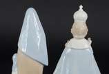 Duas esculturas de porcelana policromada, uma d... - Duas esculturas de porcelana policromada, uma delas representando Menino de Praga e outra representando Nossa Senhora de Lourdes com Santa Berna...