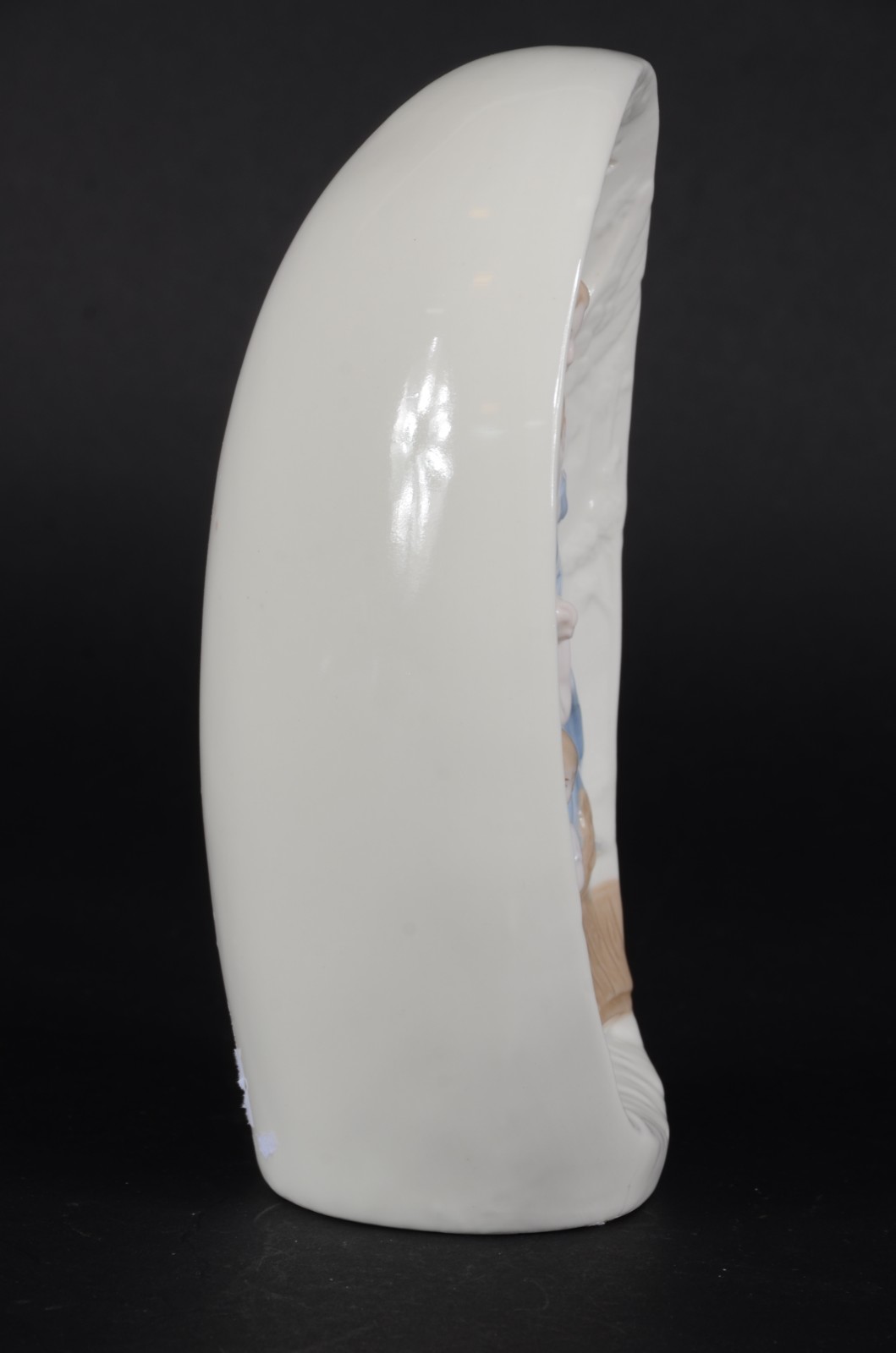 Escultura/luminária de porcelana policromada representando anjo da... - foto 3 de 7