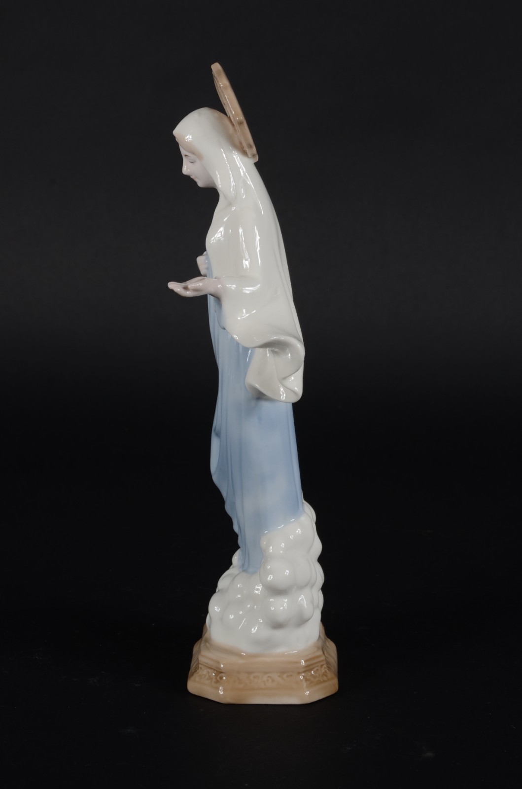 Escultura de porcelana policromada representando Nossa Senhora das... - foto 7 de 7