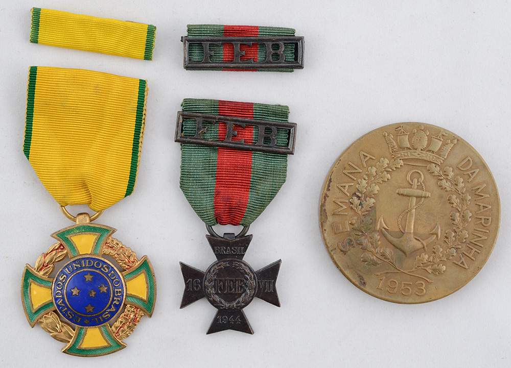 Três medalhas, sendo uma Medalha de Campanha da FEB (Força... - foto 1 de 4
