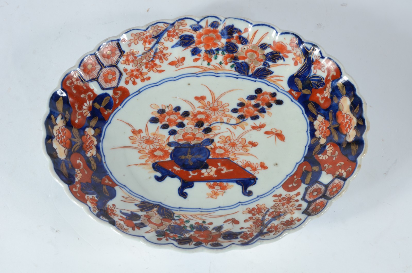 Bowl de porcelana japonesa Imari, decorado com motivos florais, borda... - foto 1 de 5