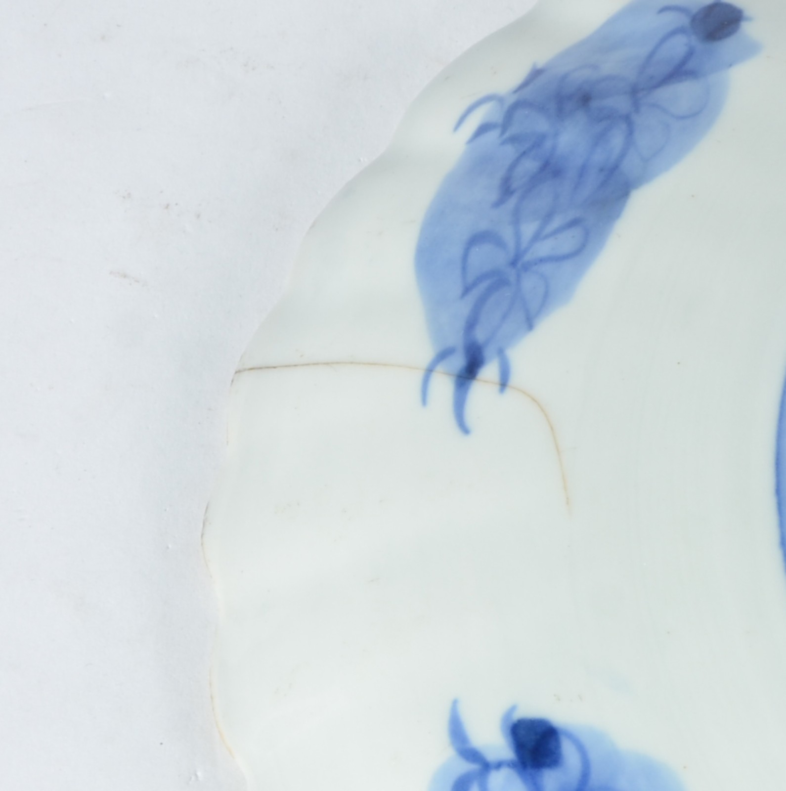 Bowl de porcelana japonesa Imari, decorado com motivos florais, borda... - foto 5 de 5