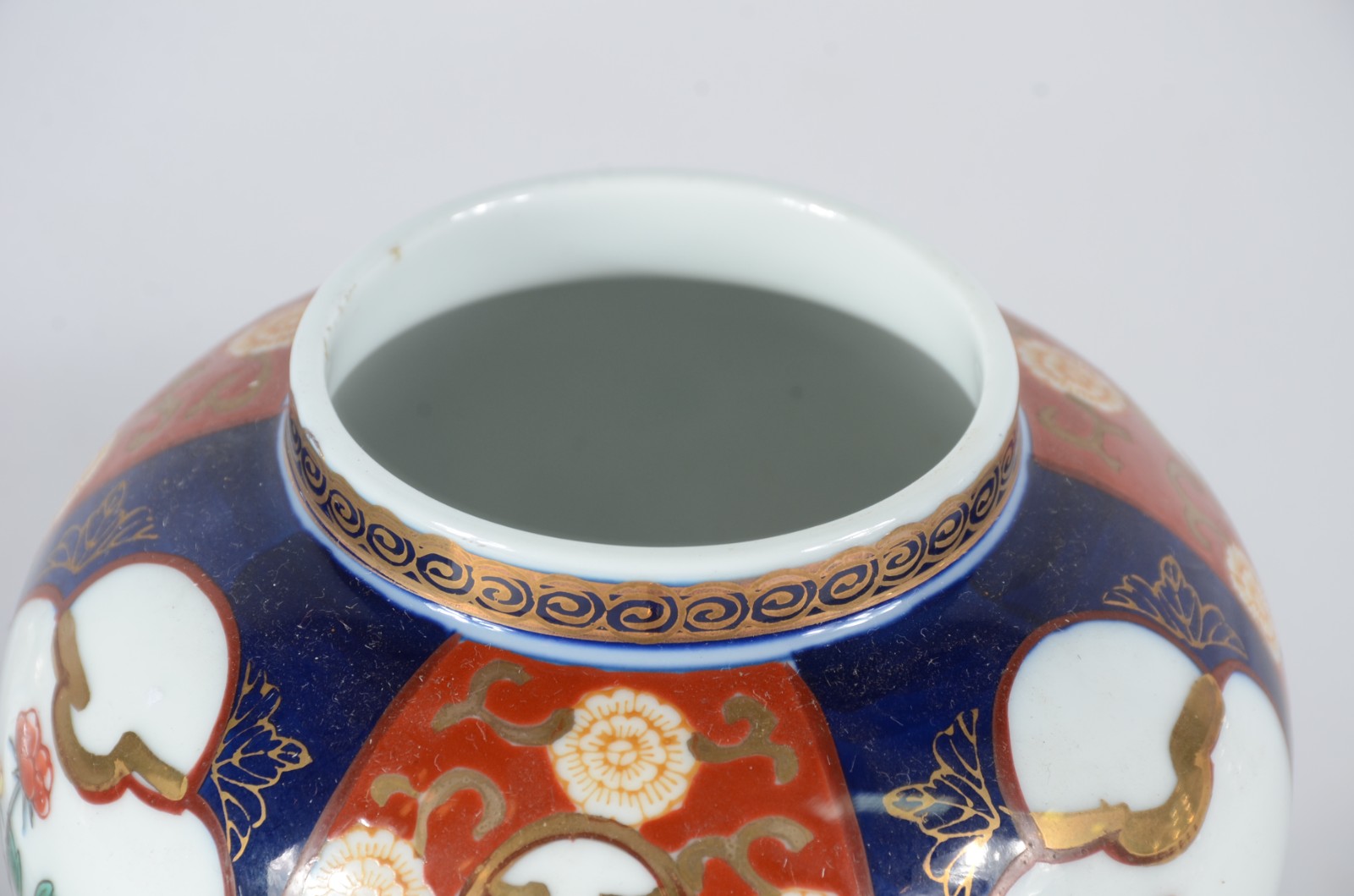 Duas peças de porcelana japonesa "Gold Imari", pintados a mão, sendo... - foto 4 de 10