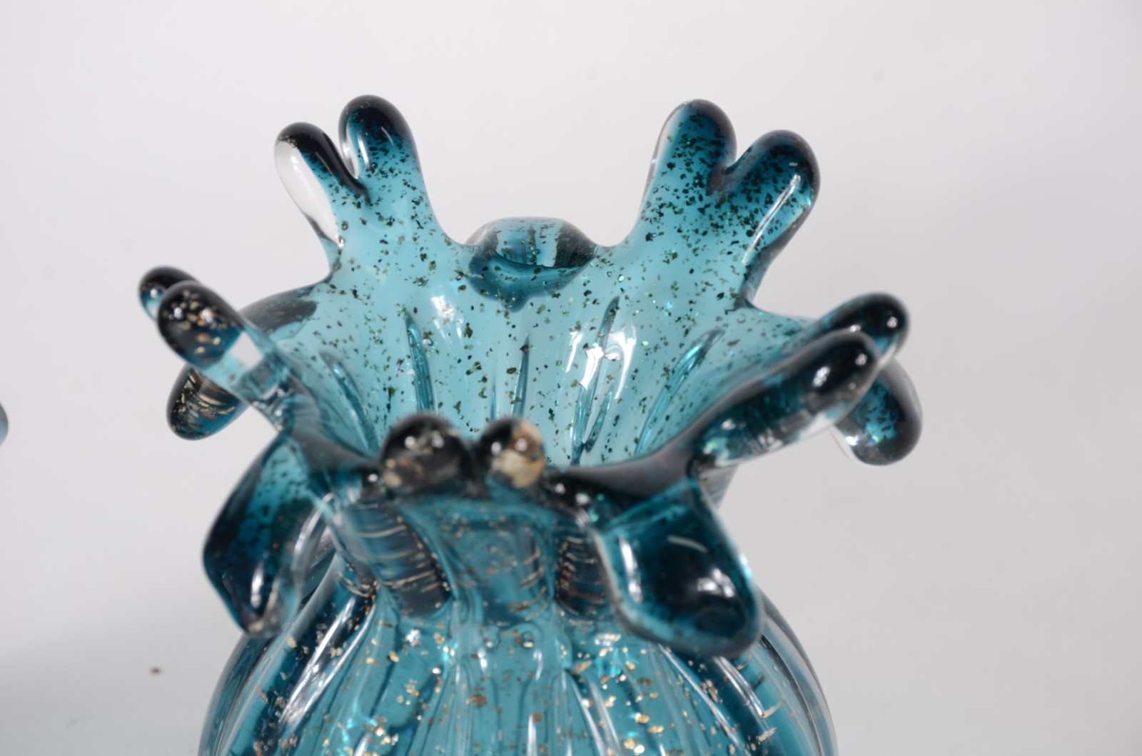 Par de vasos de vidro decorativo na cor azul. - foto 4 de 5