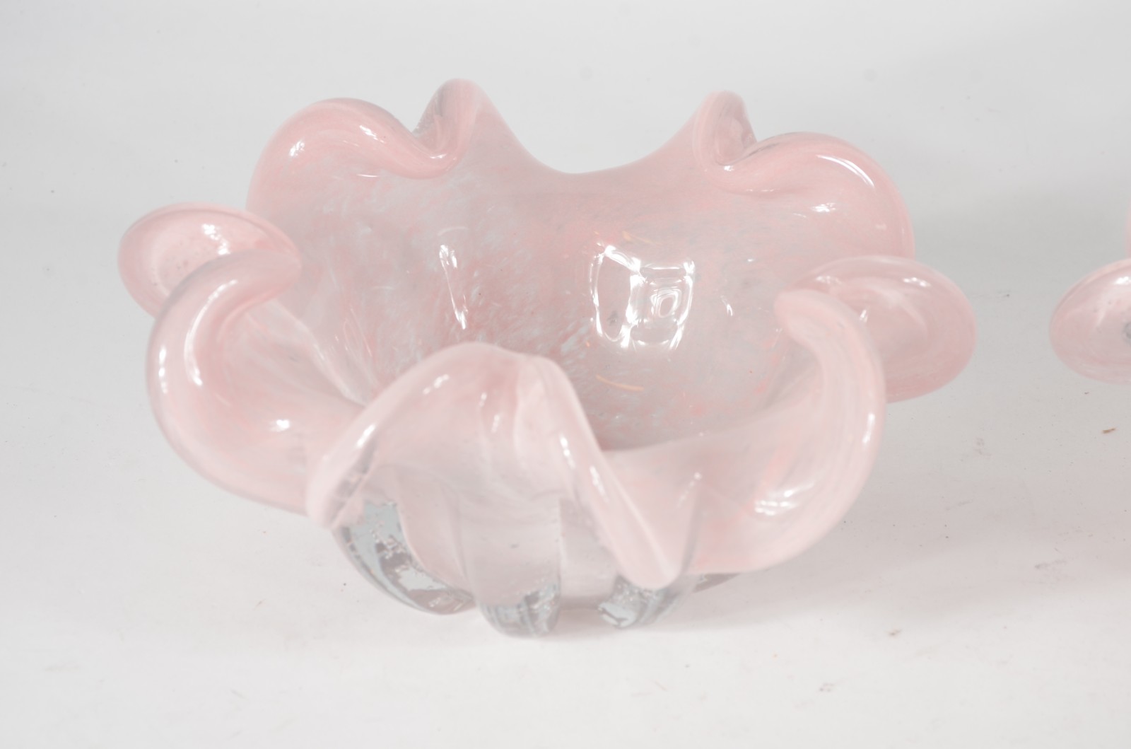 Par de bowls de vidro decorativo na cor rosa. - foto 4 de 5