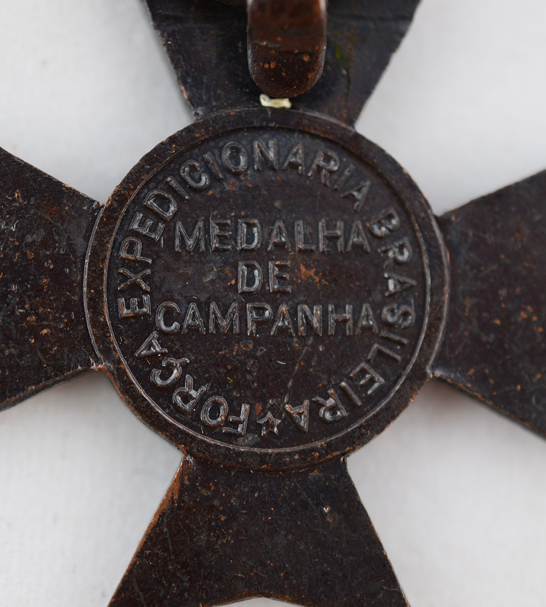 Três medalhas, sendo uma Medalha de Campanha da FEB (Força... - foto 3 de 4