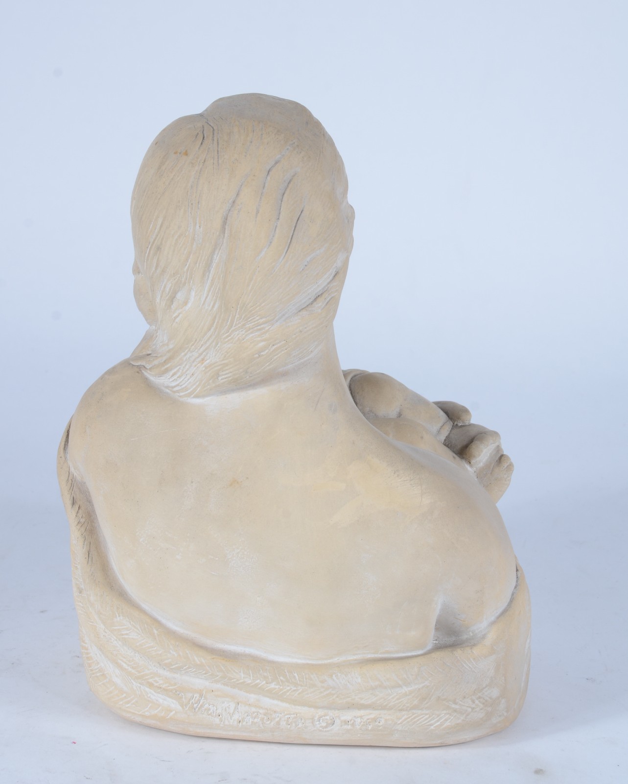 Escultura de terracota representando Maternidade. Assinada R/M... - foto 3 de 7