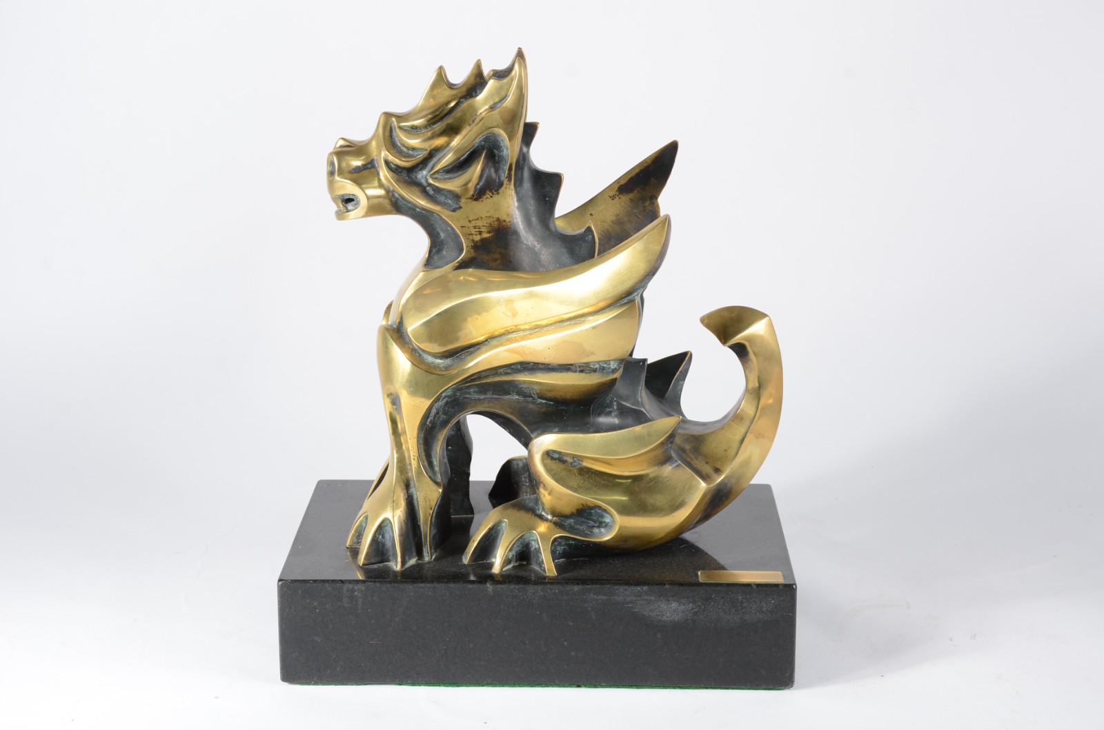 Escultura de bronze representando Dragão. - foto 2 de 7