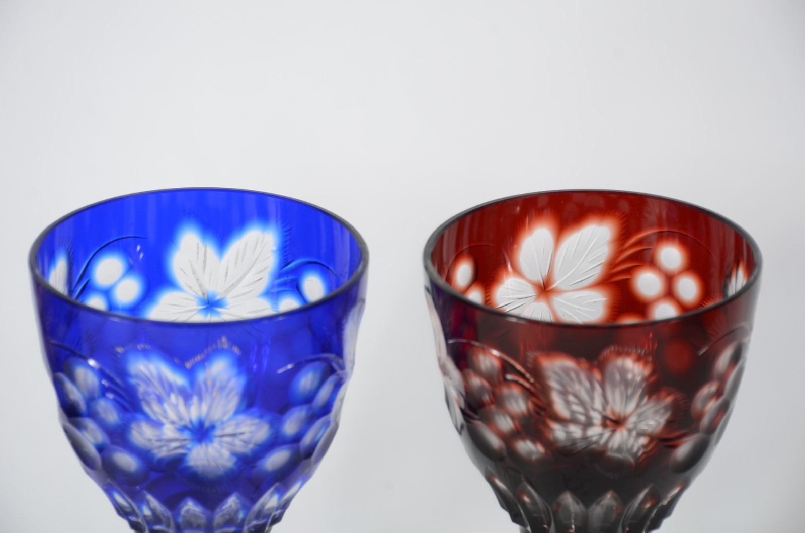 Conjunto com 4 cálices para vinho de cristal doublé colorido, pés... - foto 2 de 3