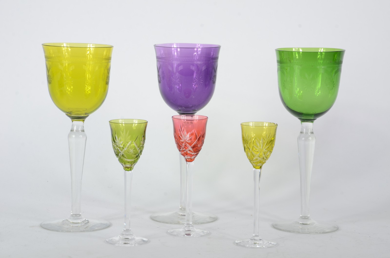 Conjunto com 6 cálices diversos, sendo 3 para vinho de cristal doublé... - foto 1 de 4