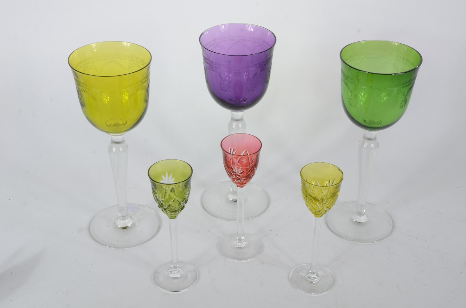 Conjunto com 6 cálices diversos, sendo 3 para vinho de cristal doublé... - foto 2 de 4
