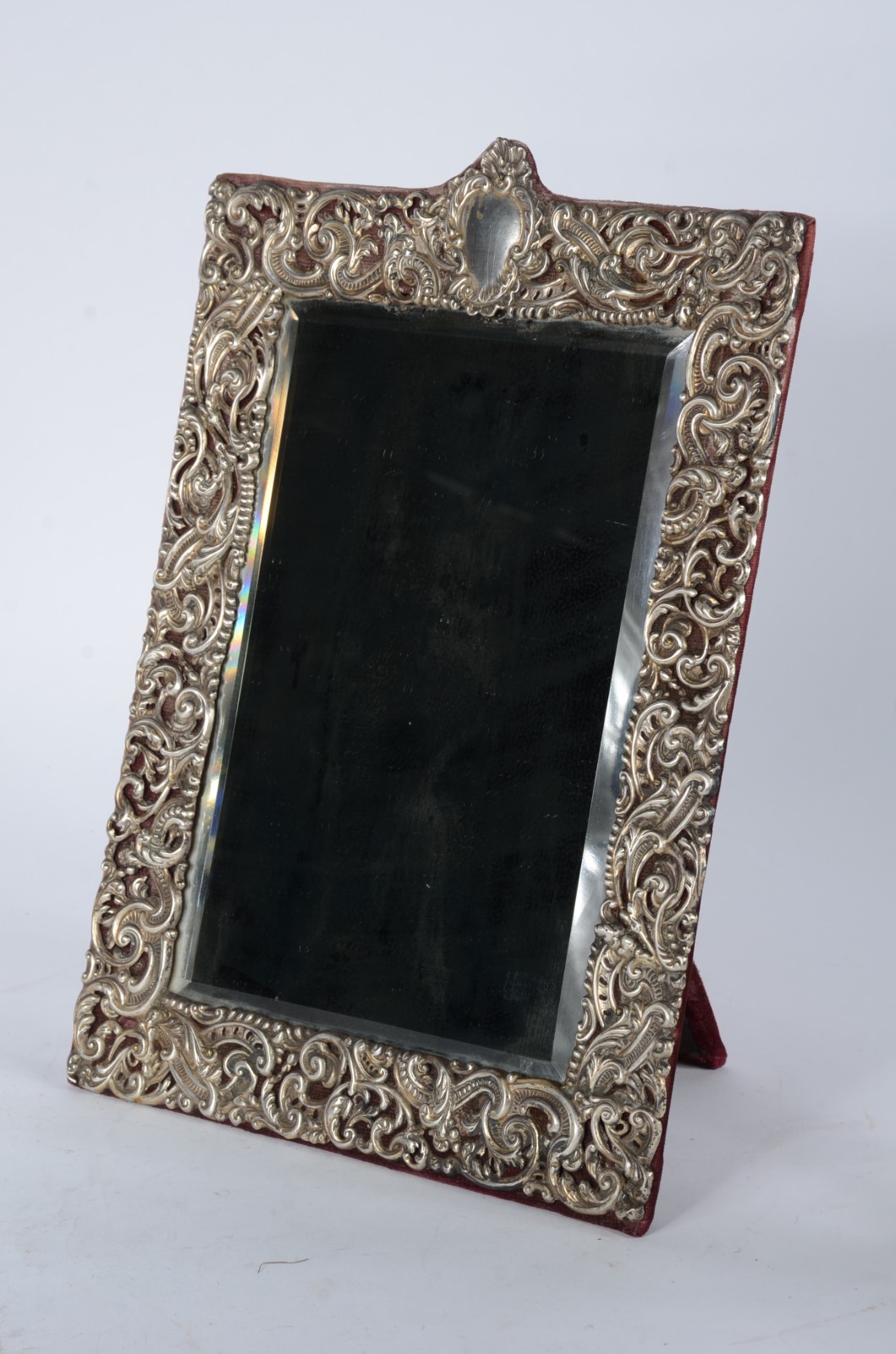 Espelho de mesa de cristal bisotado com moldura na forma de... - foto 1 de 3