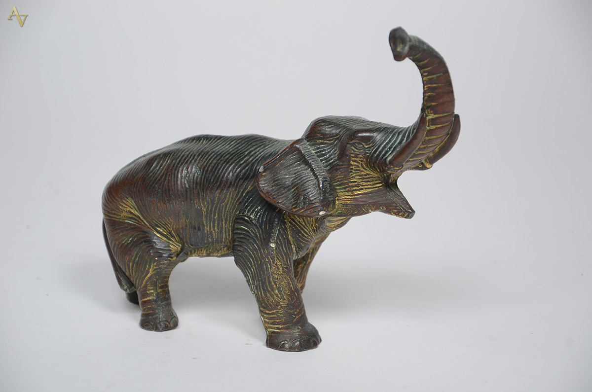 Escultura de bronze representando elefante. Altura 18 cm. - foto 2 de 2
