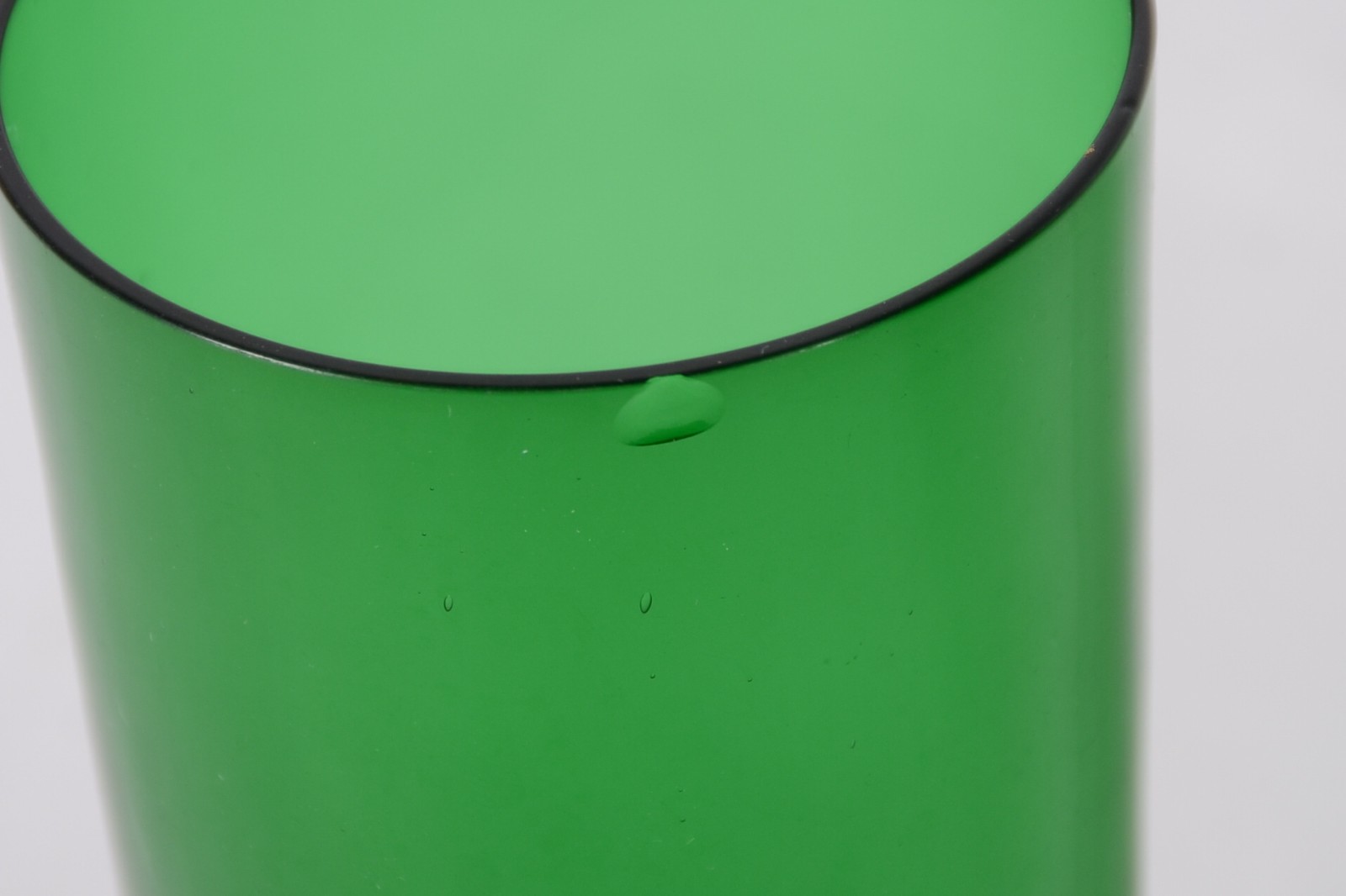Serviço de vidro verde, composto de: 10 tulipas para cerveja, 12 para... - foto 4 de 5
