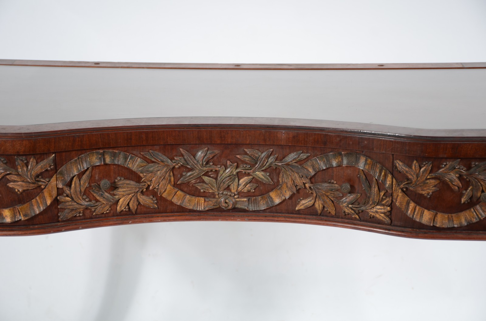 Mesa de madeira nobre, estilo francês, três gavetas decoradas... - foto 4 de 9