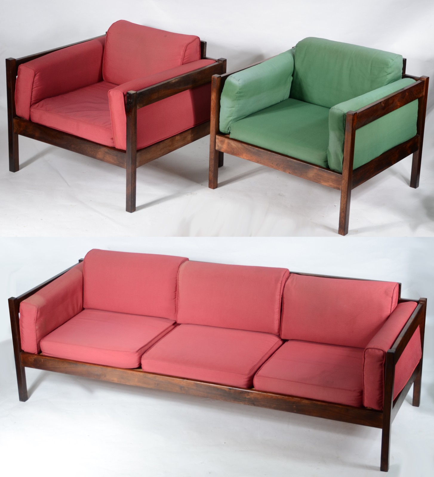 Conjunto de sofá e par de poltronas de jacarandá. Anos 60. - foto 1 de 8
