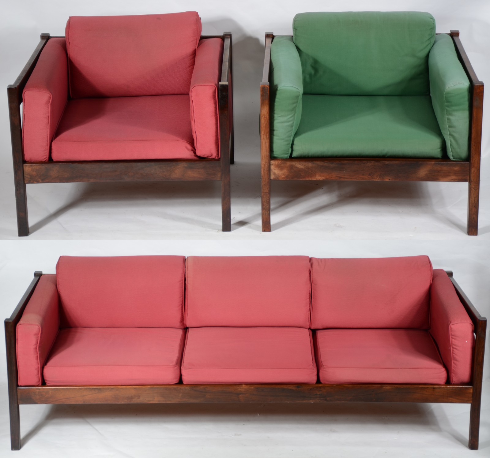 Conjunto de sofá e par de poltronas de jacarandá. Anos 60. - foto 2 de 8