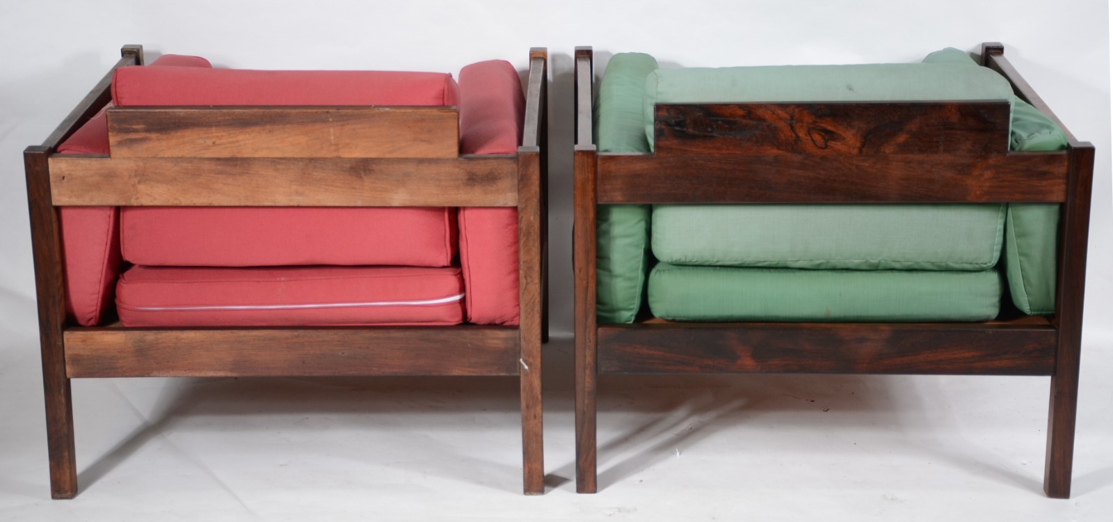 Conjunto de sofá e par de poltronas de jacarandá. Anos 60. - foto 6 de 8