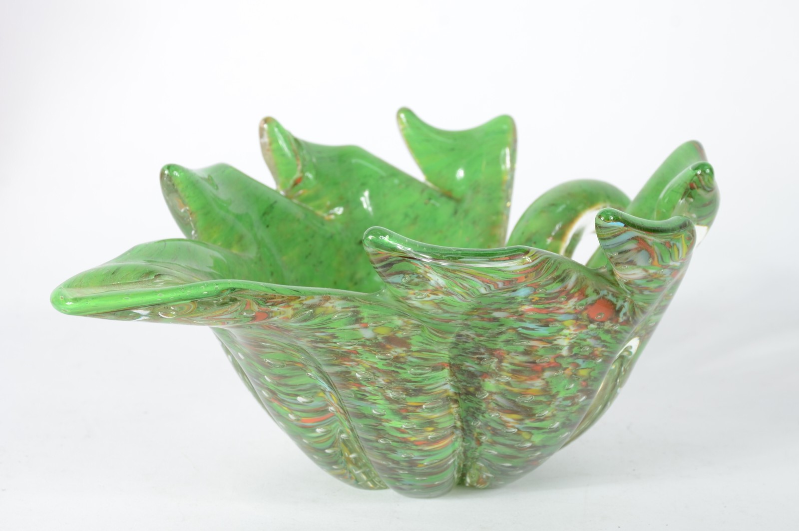Três peças de murano, sendo: bowl feitio folha verde (ponta colada)... - foto 4 de 10