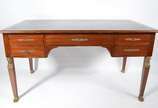 Mesa escrivaninha de madeira nobre, estilo "Emp... - Mesa escrivaninha de madeira nobre, estilo "Empire" frances - Napoleão III, tampo revestido de couro, cinco gavetas, pernas retas com efígies e ...