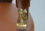 Mesa escrivaninha de madeira nobre, estilo "Emp... - Mesa escrivaninha de madeira nobre, estilo "Empire" frances - Napoleão III, tampo revestido de couro, cinco gavetas, pernas retas com efígies e ...