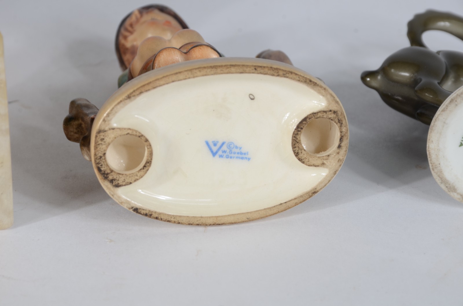 Sete peças diversas, sendo: vaso de porcelana francesa Limoges na cor... - foto 8 de 11
