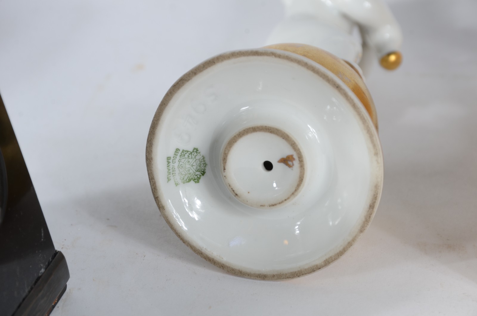 Sete peças diversas, sendo: vaso de porcelana francesa Limoges na cor... - foto 10 de 11