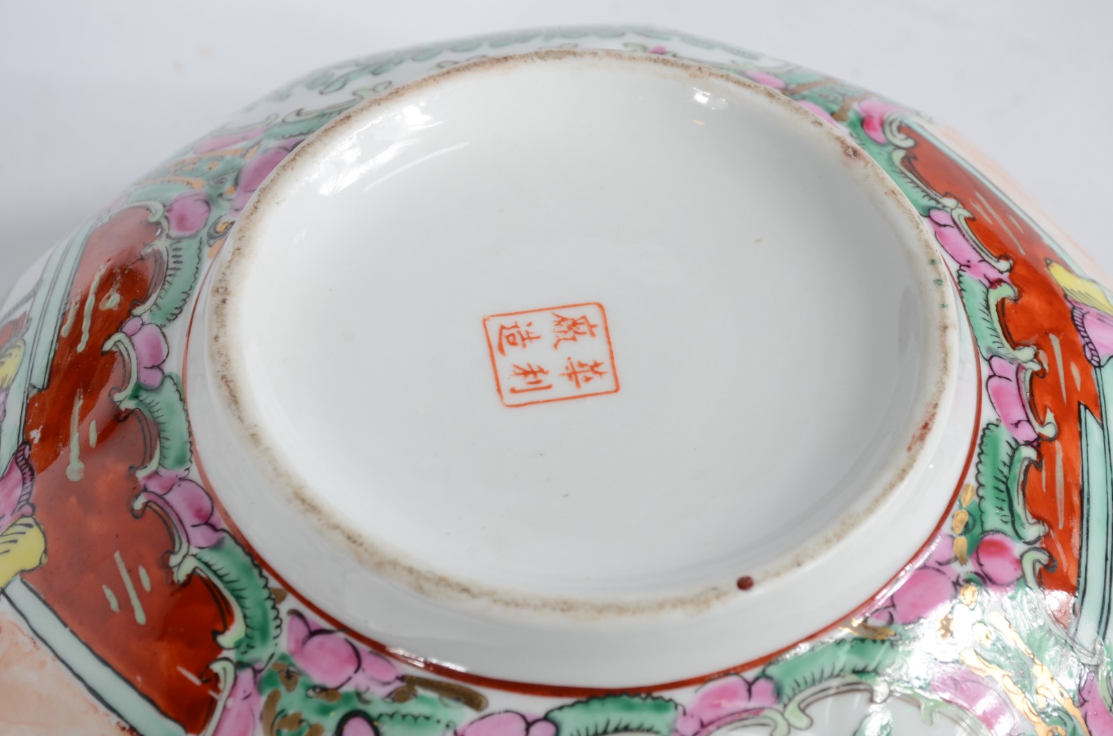 Diversas peças, sendo: Saladeira e 3 bowls menores de porcelana... - foto 9 de 11