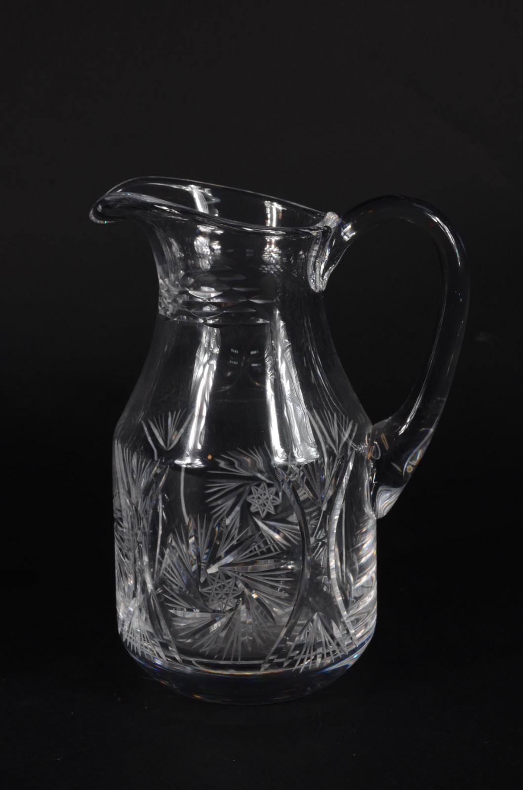 Conjunto com jarra e 12 taças de pé alto para vinho de cristal... - foto 3 de 6