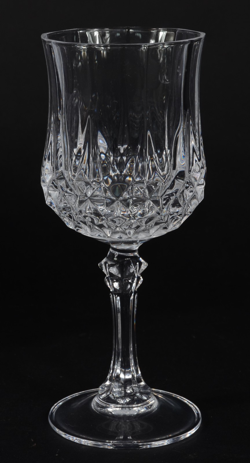 Conjunto com jarra e 12 taças de pé alto para vinho de cristal... - foto 4 de 6
