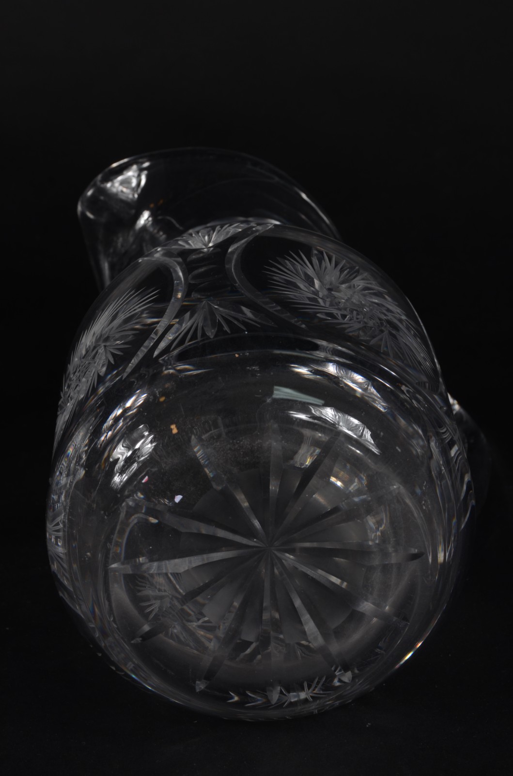 Conjunto com jarra e 12 taças de pé alto para vinho de cristal... - foto 6 de 6