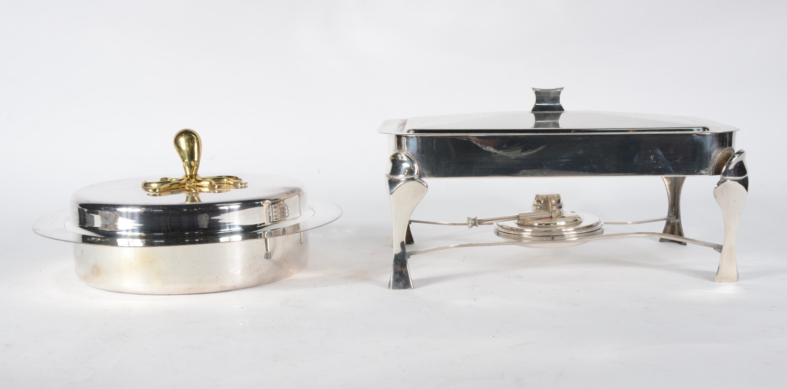 Duas peças de metal prateado, sendo: porta pirex e bowl com tampa... - foto 2 de 11
