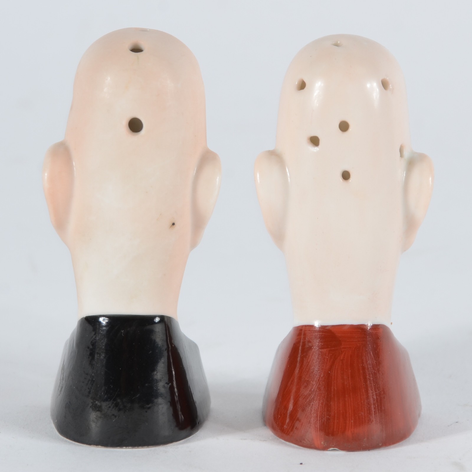 Par de paliteiros de porcelana policromada na forma de rostos... - foto 5 de 5