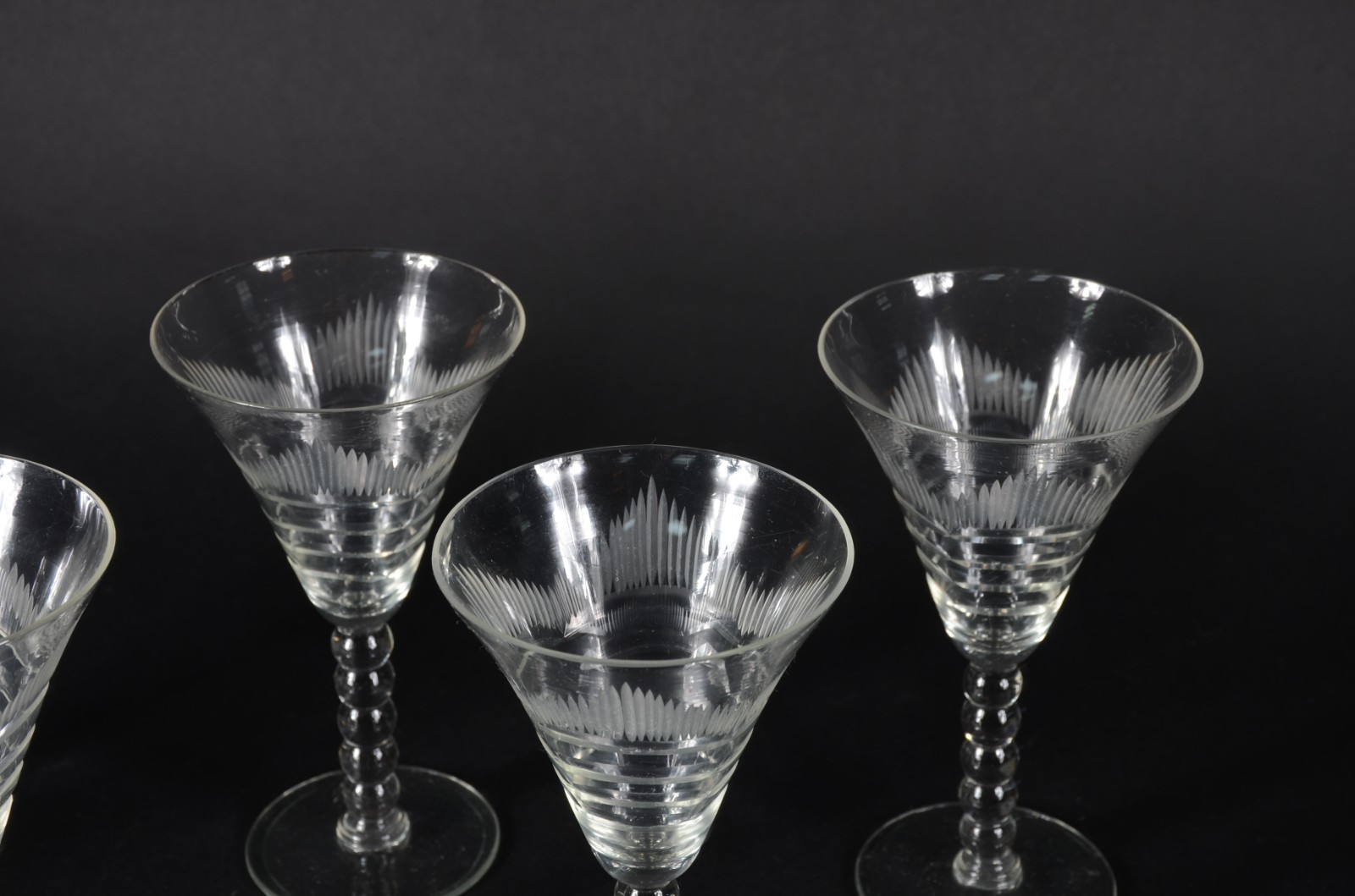 Conjunto com seis taças para vinho de cristal lapidado. - foto 3 de 5