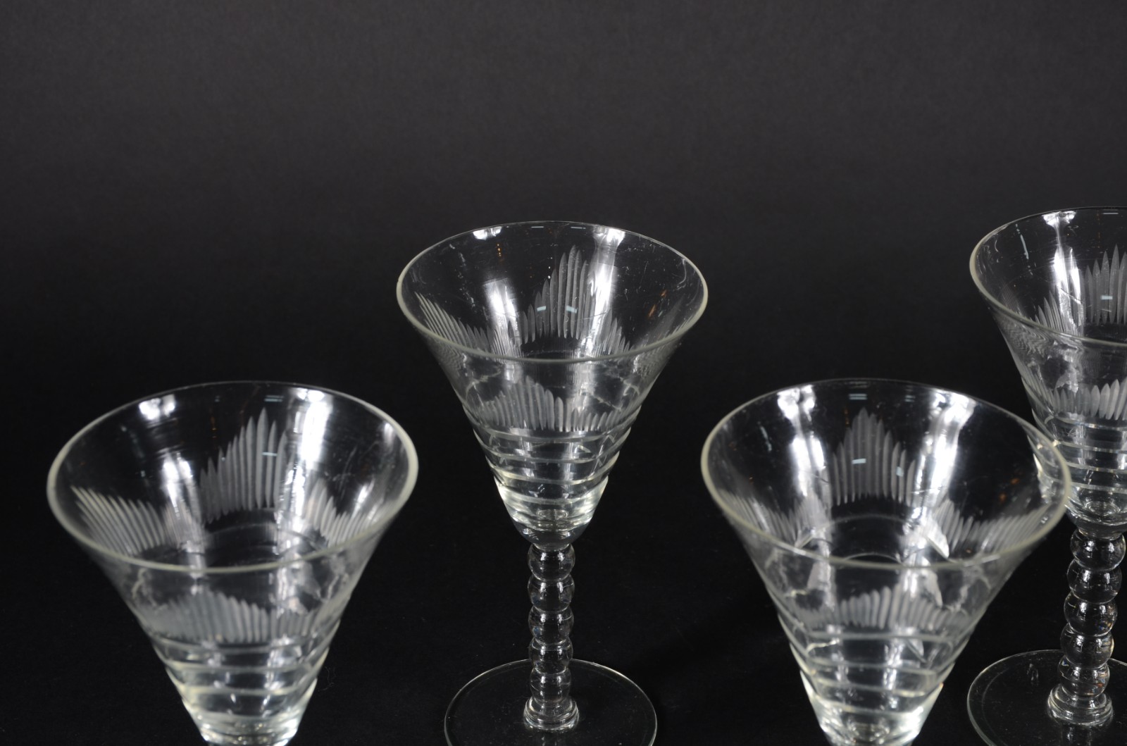 Conjunto com seis taças para vinho de cristal lapidado. - foto 4 de 5