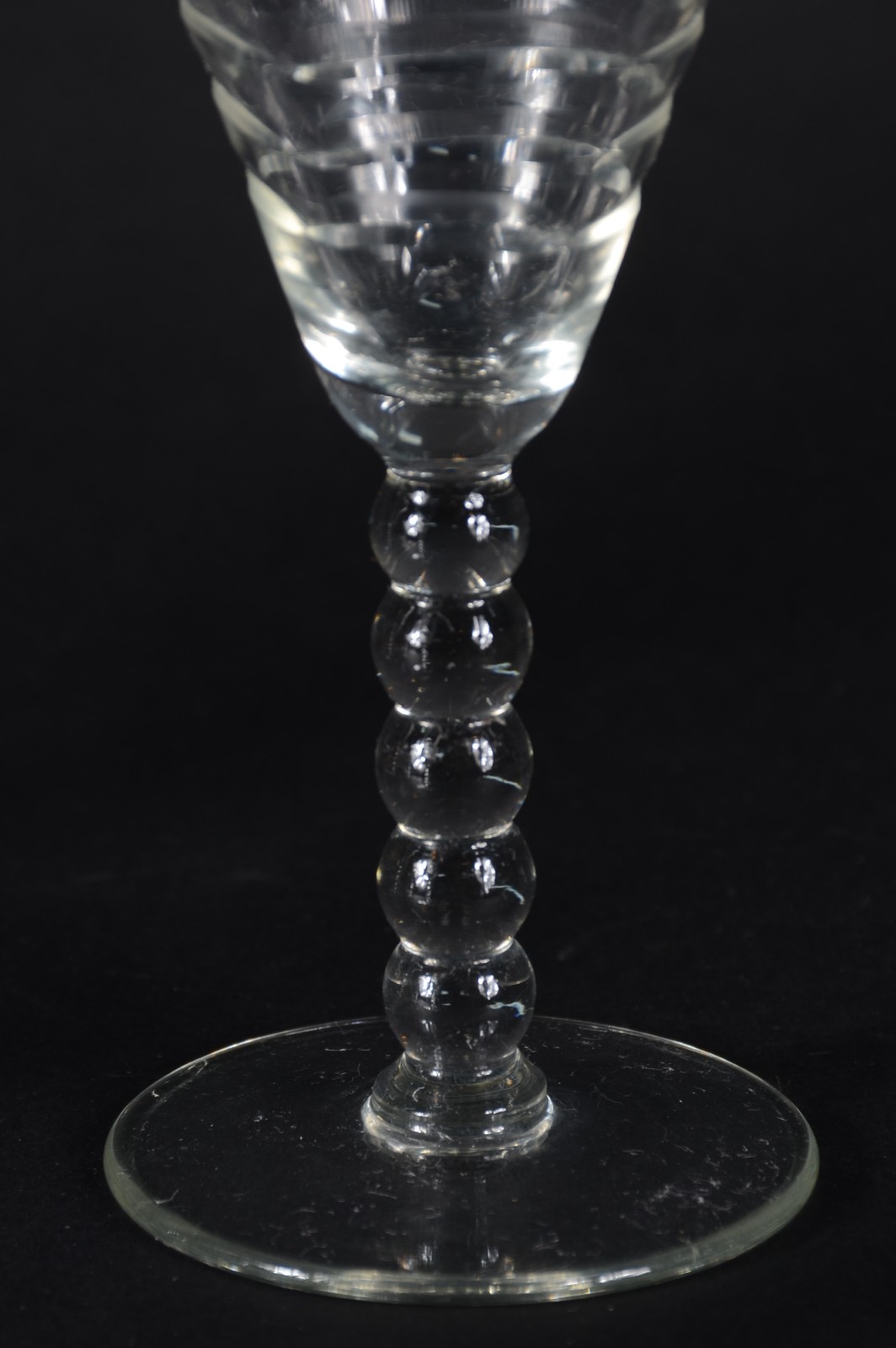 Conjunto com seis taças para vinho de cristal lapidado. - foto 5 de 5