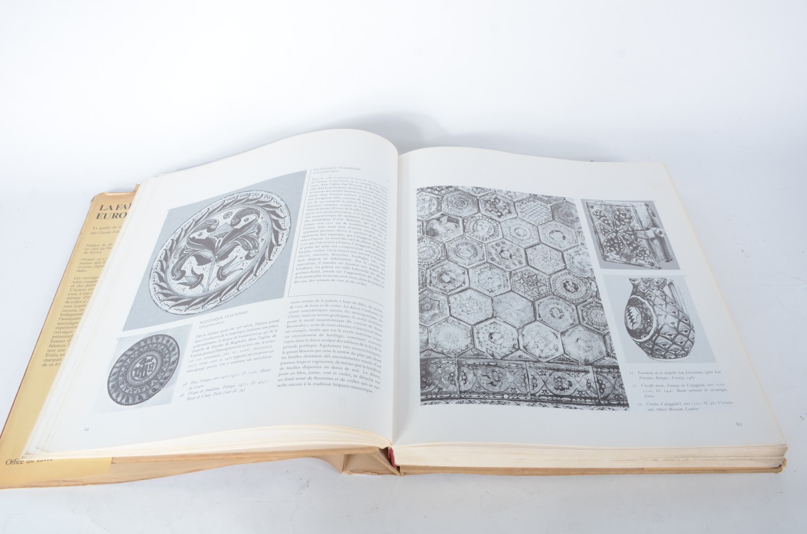 Dois livros: A) La ceramique chinoise. B) La faience européene - foto 4 de 10