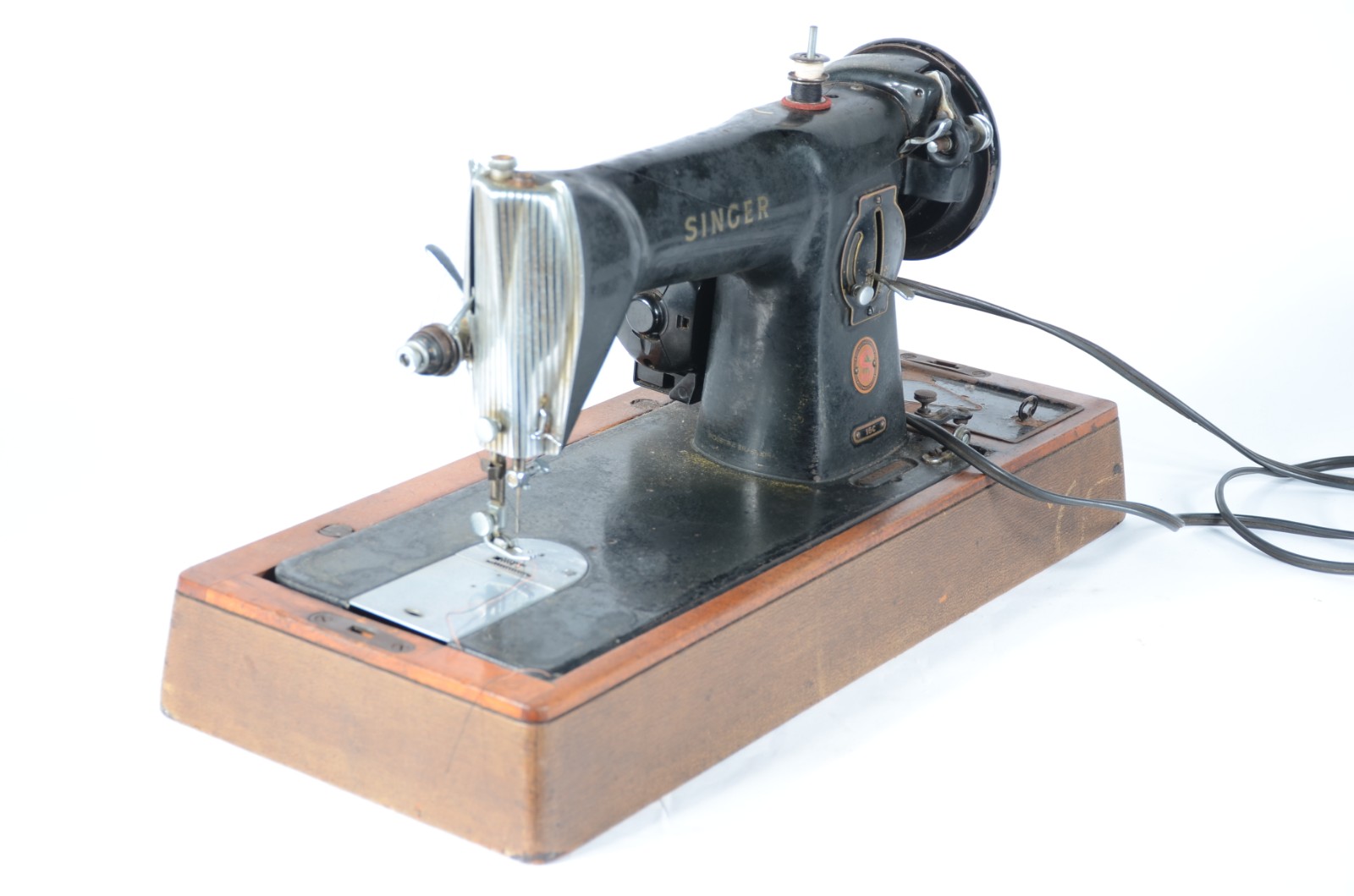 Máquina de costura Singer portátil, no estojo. - foto 1 de 11