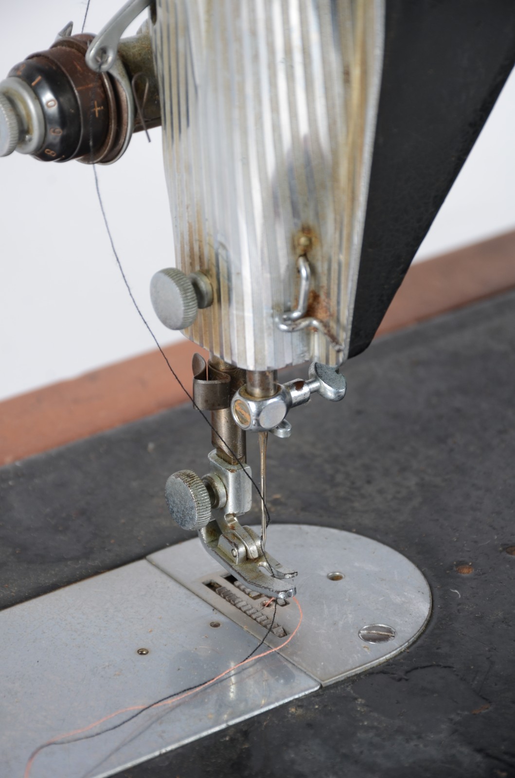 Máquina de costura Singer portátil, no estojo. - foto 8 de 11